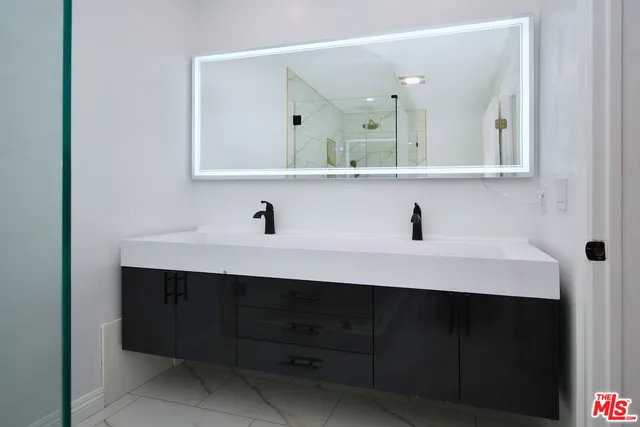 $729,000 | 13942 Oxnard Street, Valley Glen, CA 91401