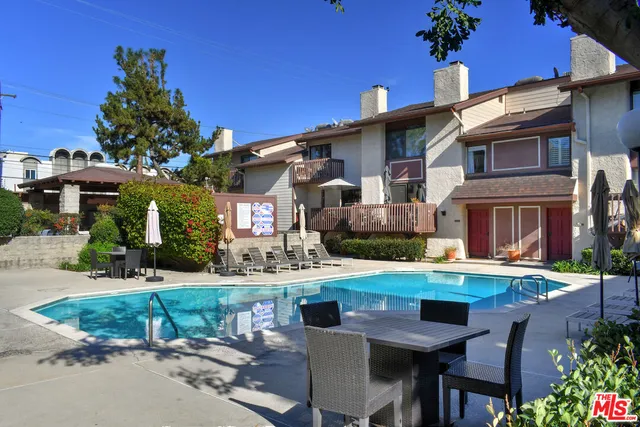 $729,000 | 13942 Oxnard Street, Valley Glen, CA 91401