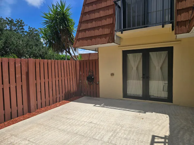 $2,500 | 1505 Augusta Circle, Unit 119, Delray Beach, FL 33445