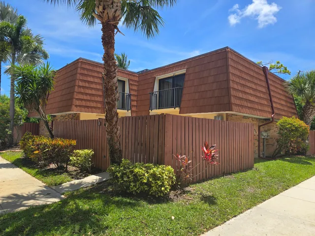 $2,500 | 1505 Augusta Circle, Unit 119, Delray Beach, FL 33445
