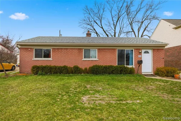 $1,600 | 891 Harwood Avenue, Madison Heights, MI 48071
