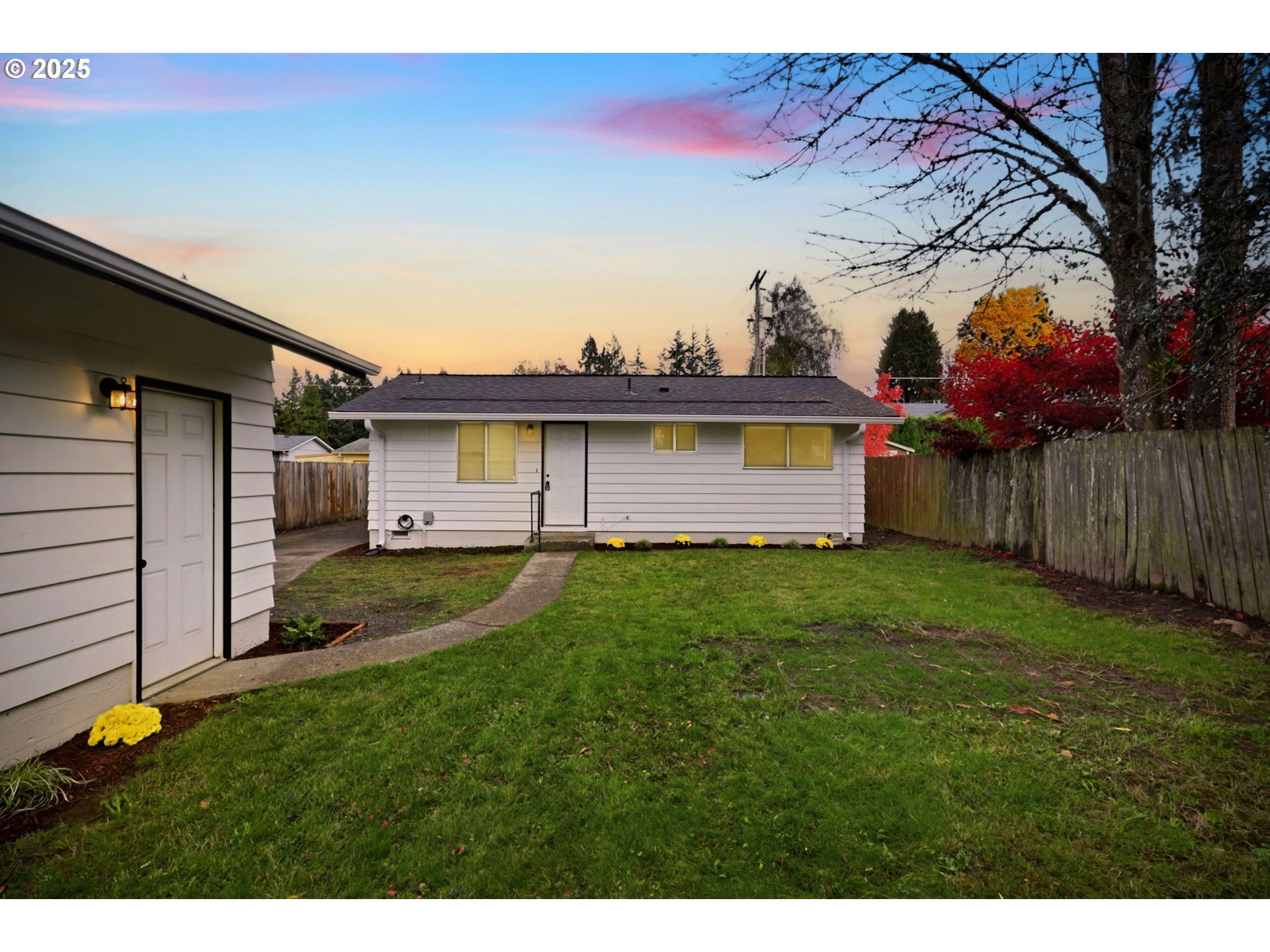 117 North 9th Avenue Ridgefield, WA 98642 - Photo 29 of 47 a view of a back yard of the house