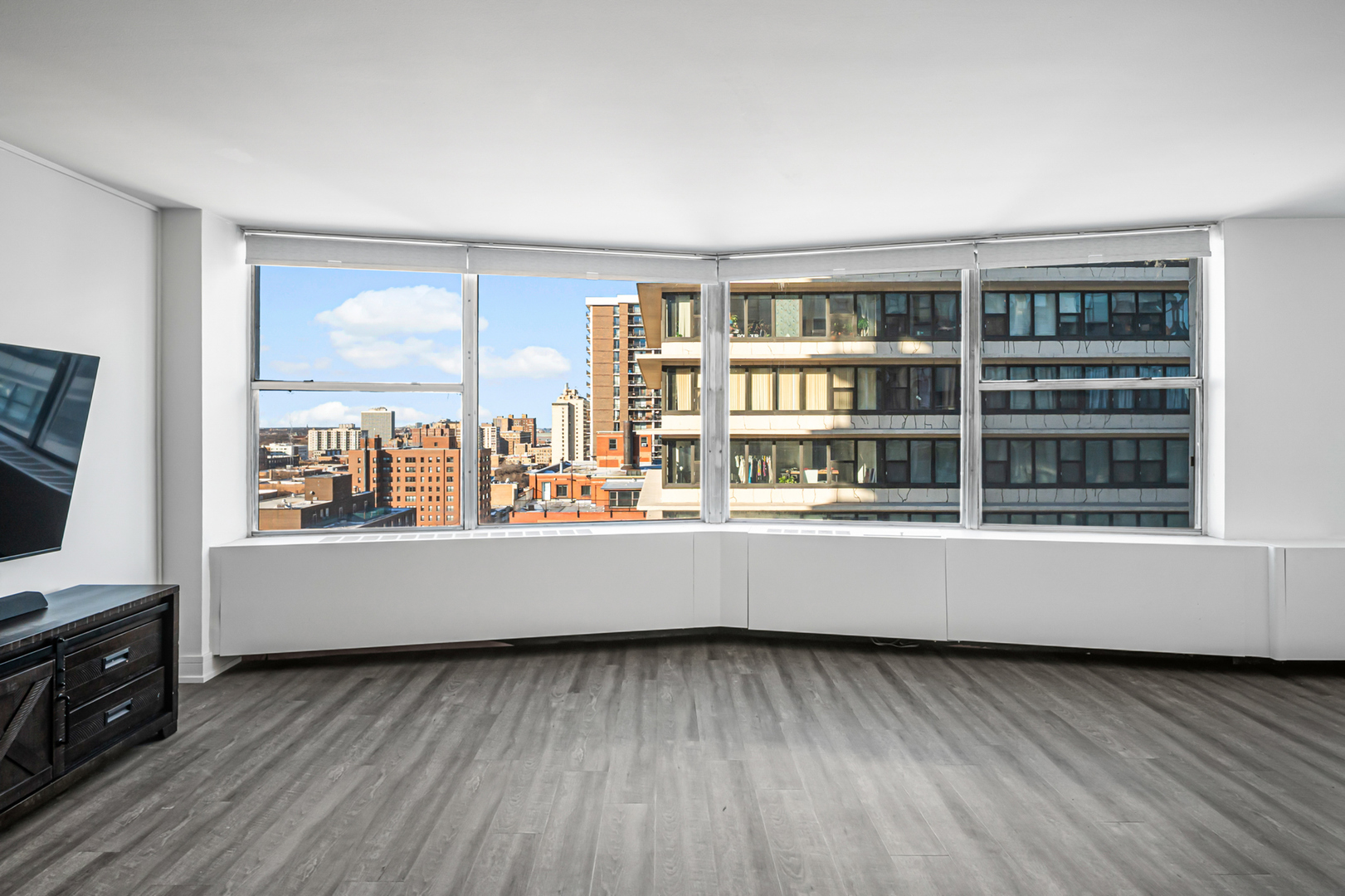 5757 North Sheridan Road, Unit 15G Chicago, IL 60660 - Photo 5 of 20