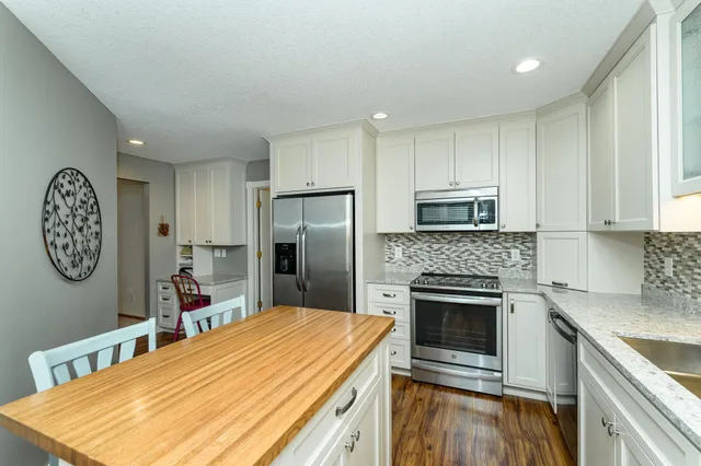 $330,000 | 2843 Century Court Northeast, Rochester, MN 55906