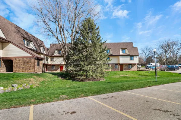 $199,900 | 1008 North Sunny Vale Lane, Unit B, Madison, WI 53713