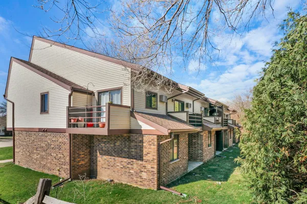 $199,900 | 1008 North Sunny Vale Lane, Unit B, Madison, WI 53713