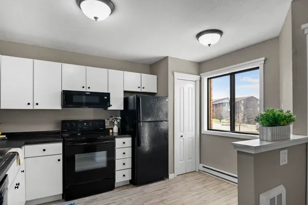 $199,900 | 1008 North Sunny Vale Lane, Unit B, Madison, WI 53713