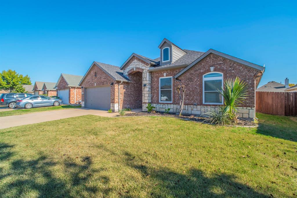 6607 Merlot Lane Arlington, TX 76002 - Photo 1 of 1 a front view of house with yard and green space