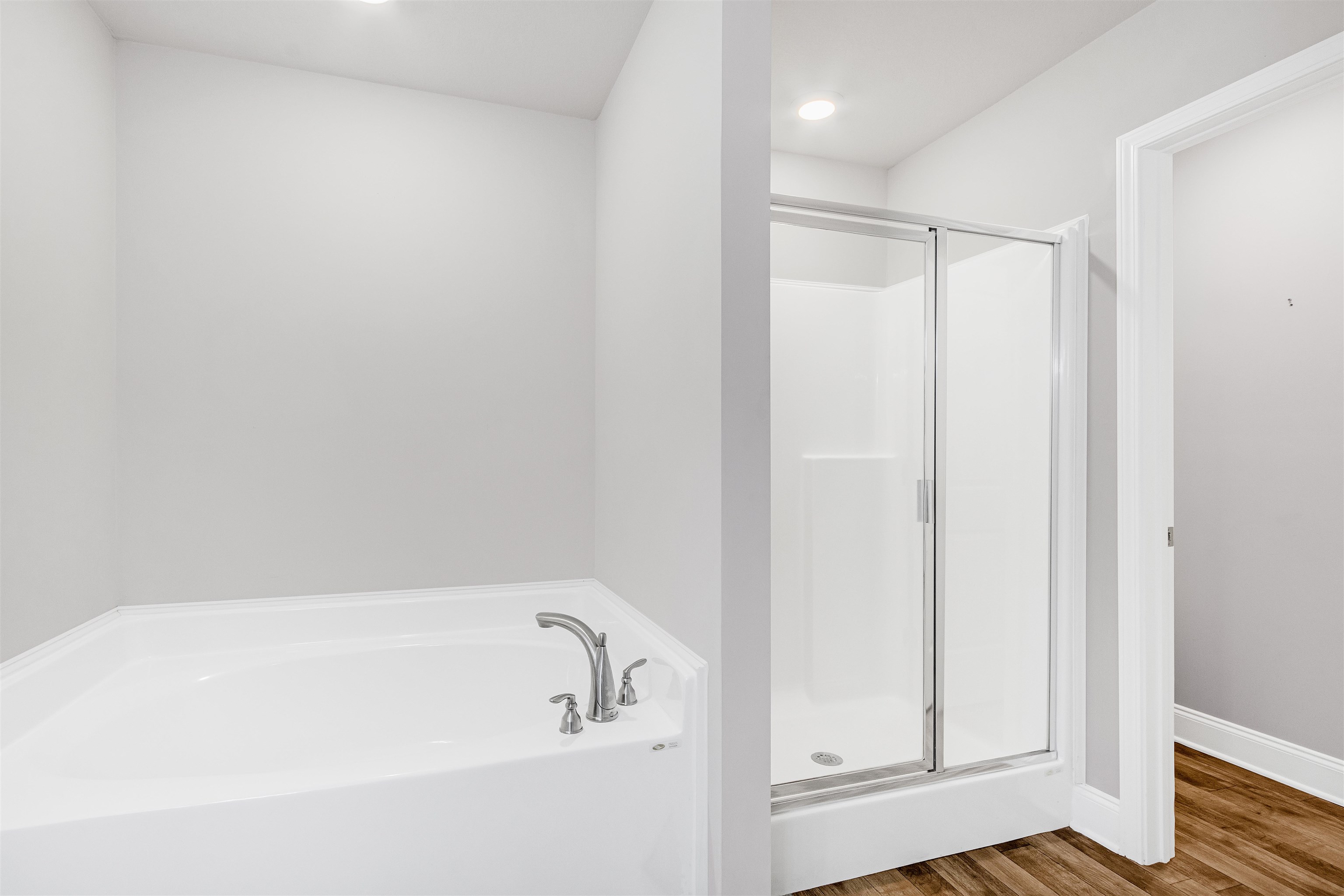 7826 Ferndale Drive Olive Branch, MS 38654 - Photo 8 of 14 a bathroom with a bathtub