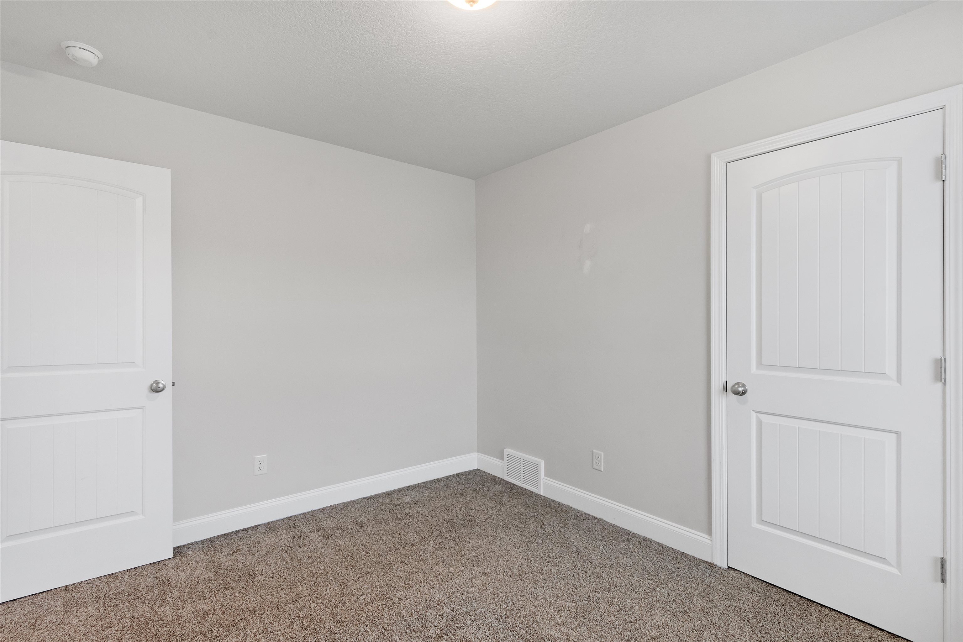 7826 Ferndale Drive Olive Branch, MS 38654 - Photo 10 of 14 an empty room with an entryway