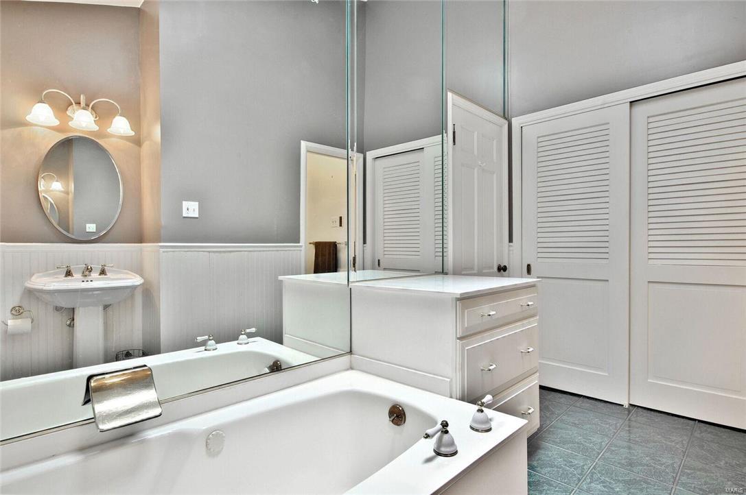 11652 Conway Road St. Louis, MO 63131 - Photo 18 of 41