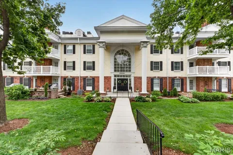 $199,000 | 15021 Claymoor Court, Unit 9, Chesterfield, MO 63017