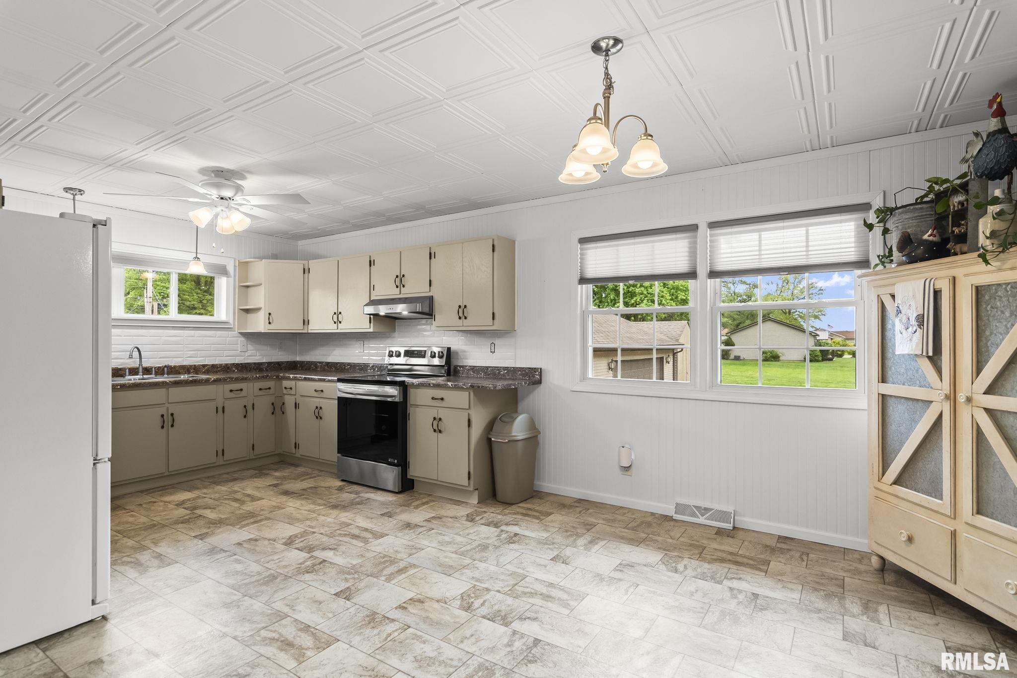 6247 Crows Mill Lane Springfield, IL 62712 - Photo 11 of 53