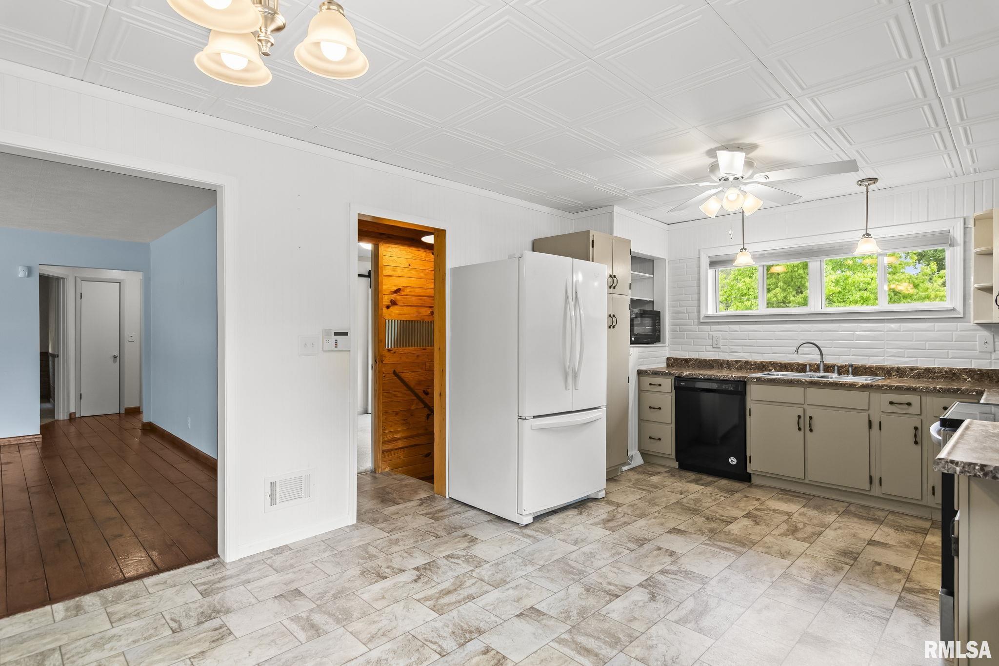 6247 Crows Mill Lane Springfield, IL 62712 - Photo 10 of 53
