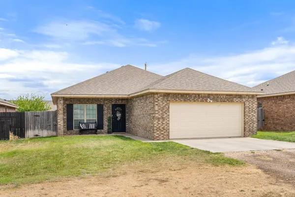 $250,000 | 104 Western Street, Claude, TX 79019