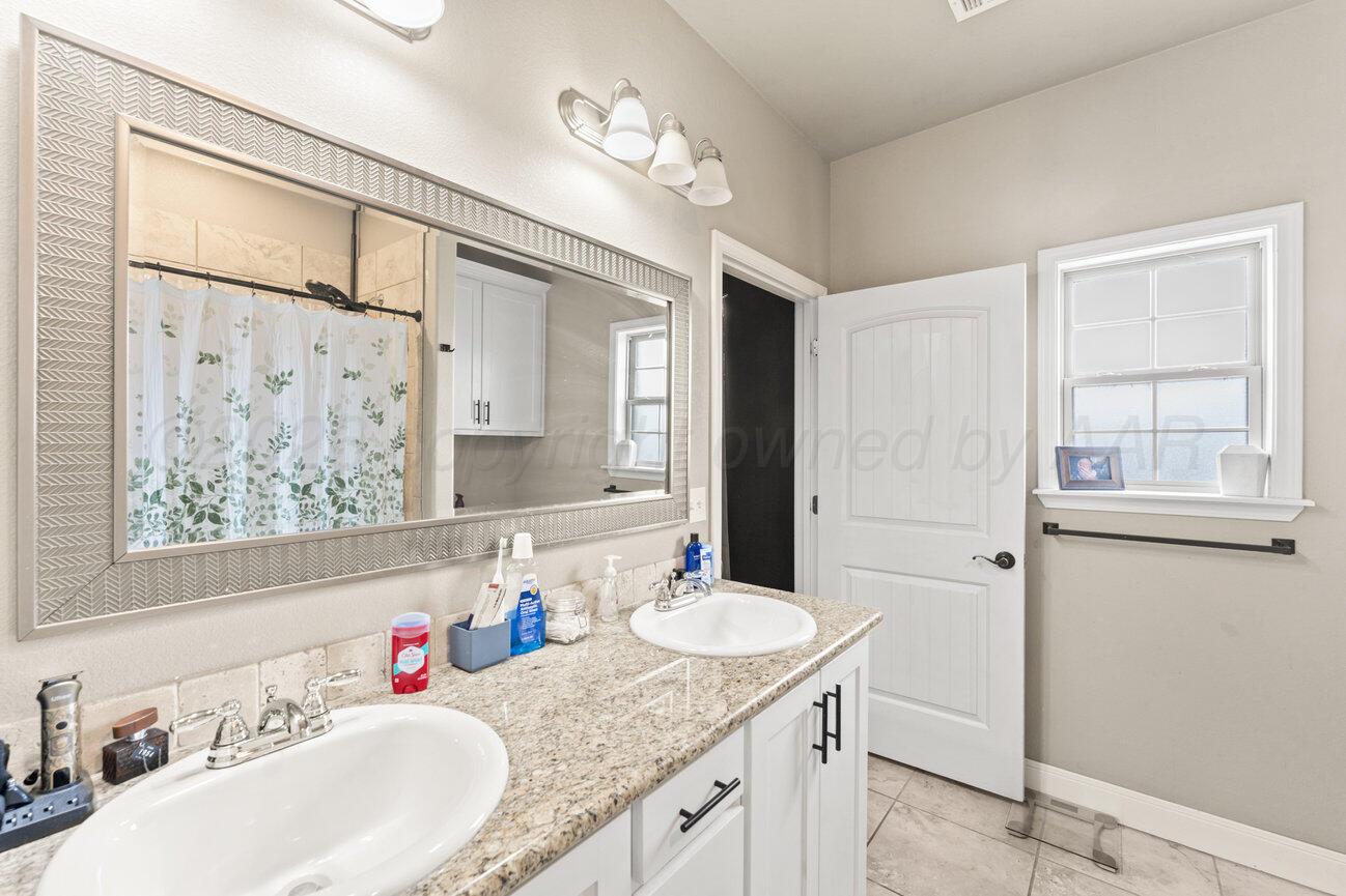 104 Western Street Claude, TX 79019 - Photo 29 of 34 Primary Bath-5