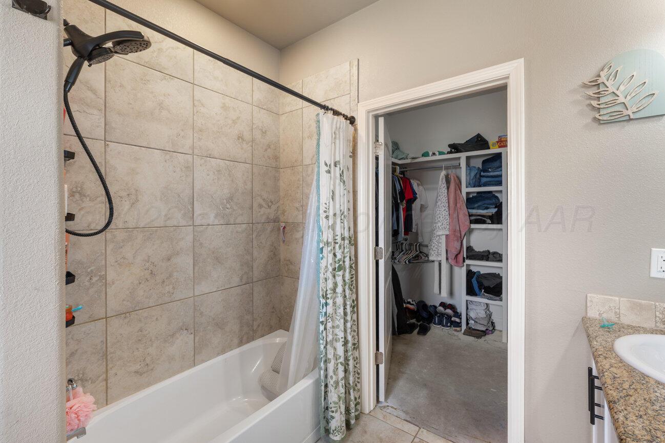 104 Western Street Claude, TX 79019 - Photo 31 of 34 Primary Bath-3