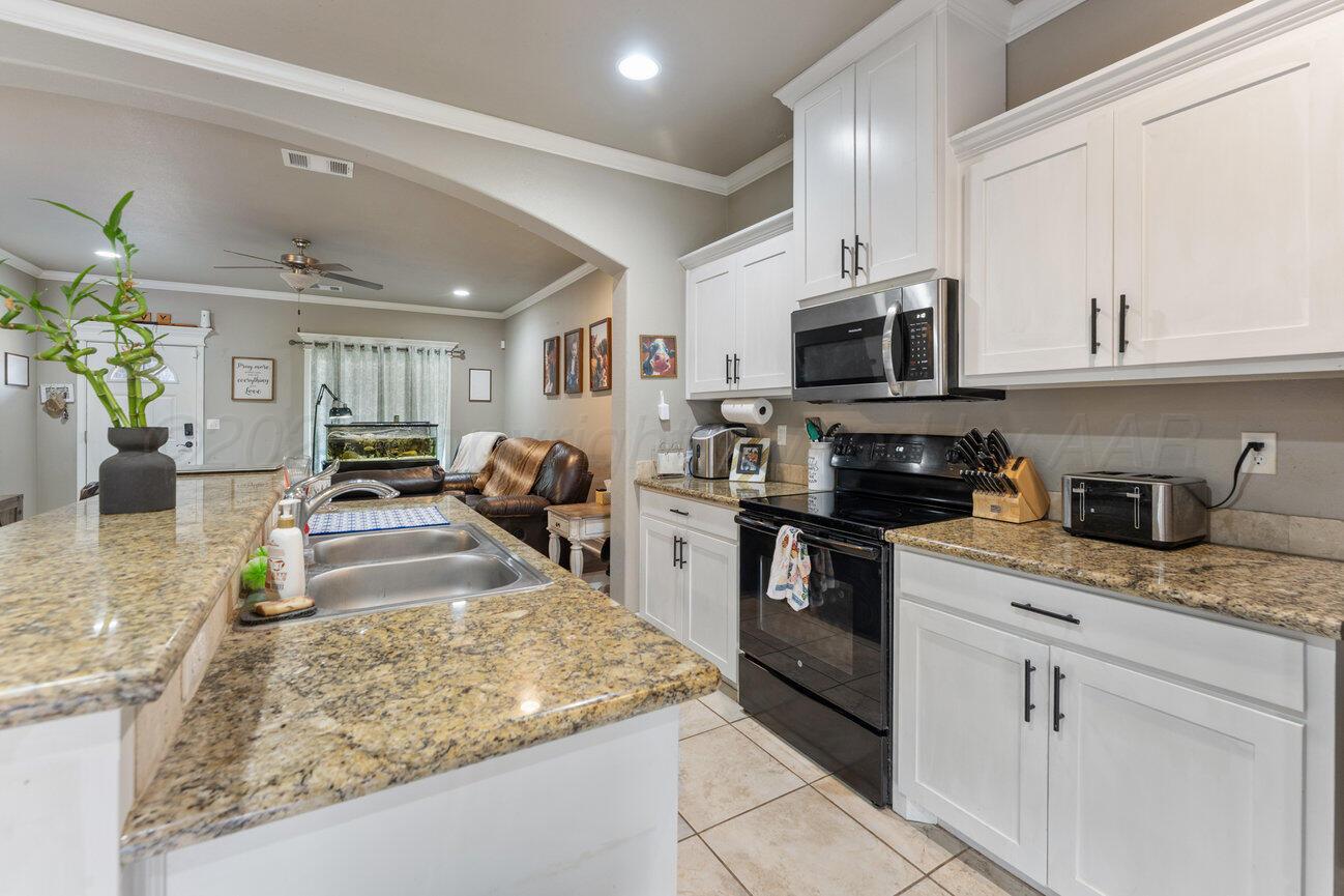 104 Western Street Claude, TX 79019 - Photo 9 of 34 Kitchen-4