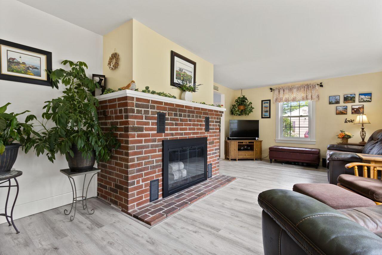 29 Robinson Road Scarborough, ME 04074 - Photo 5 of 55 20250604DS-71005