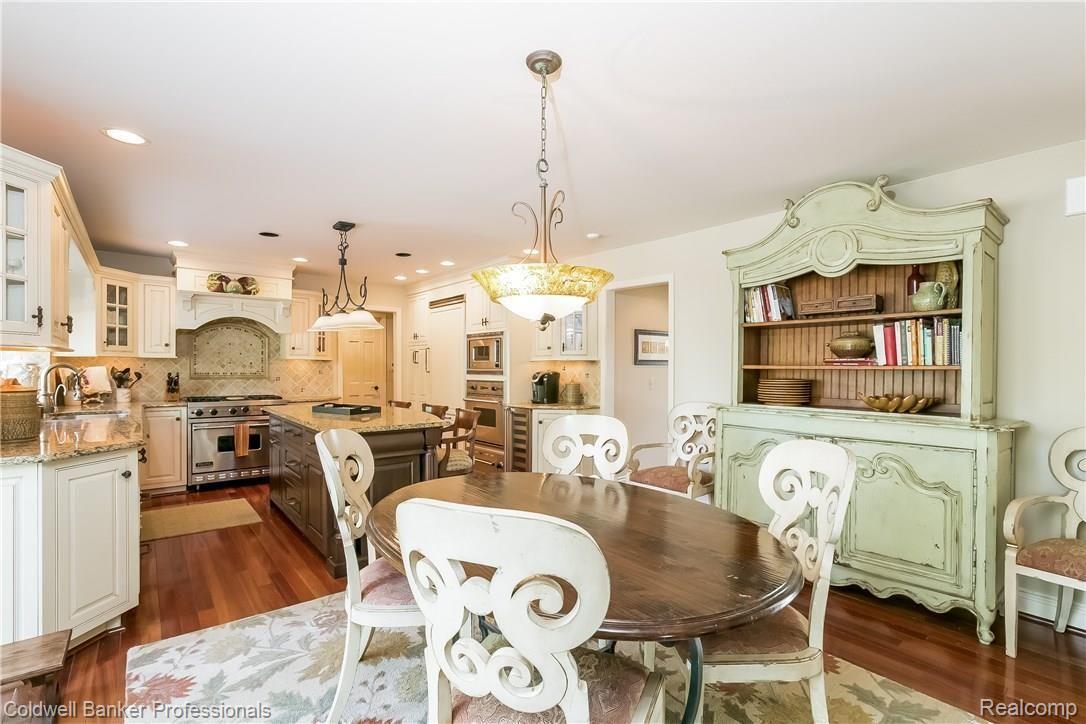 1209 Cobridge Court Rochester, MI 48306 - Photo 19 of 49 011-Breakfast_Nook-2624952-large.jpg