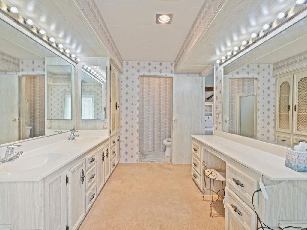 14765 Woods Valley Road Valley Center, CA 92082 - Photo 20 of 52 Primary Bath