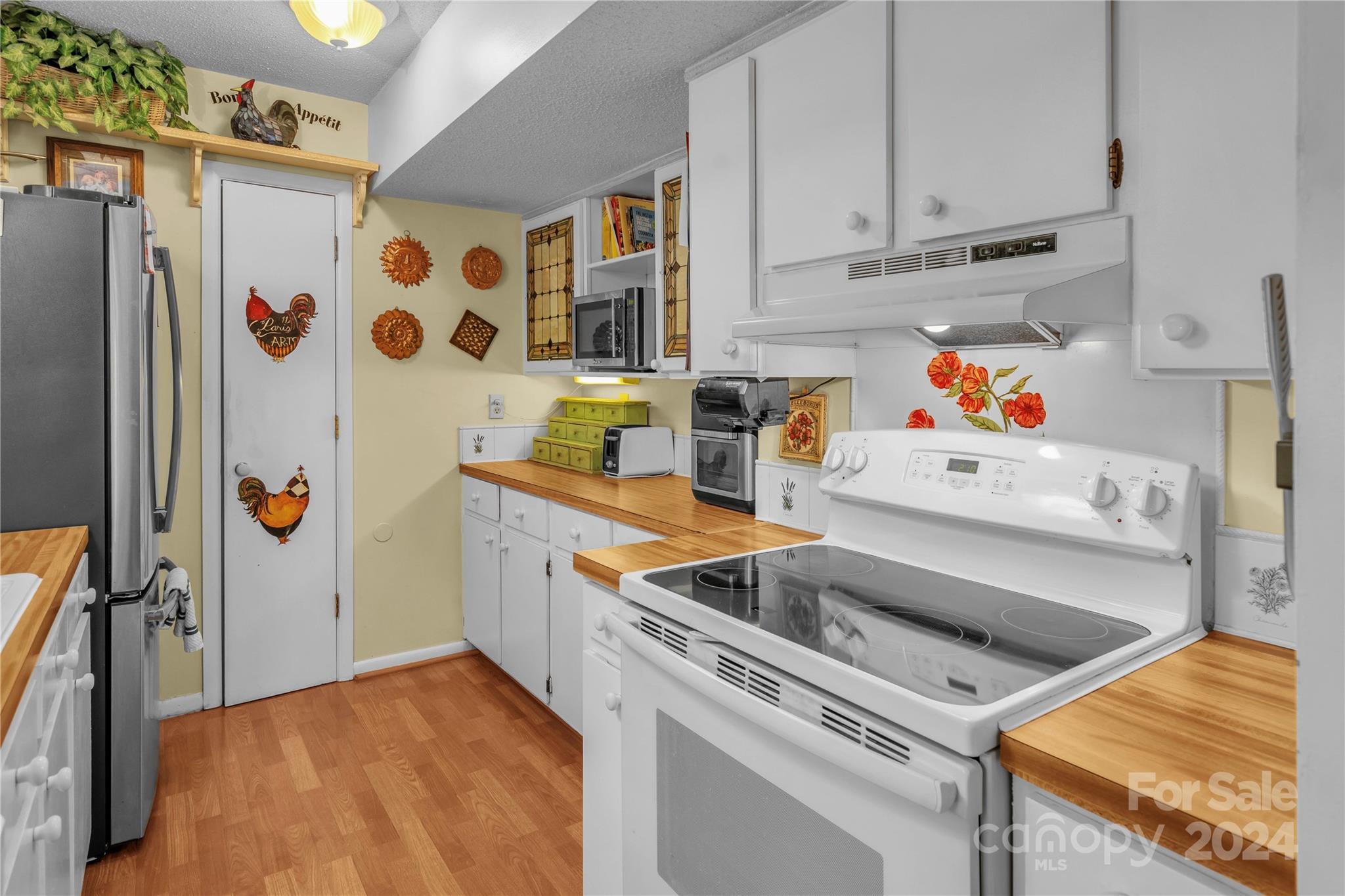 300 Gray Drive Charlotte, NC 28213 - Photo 35 of 40 a utility room with dryer and washer