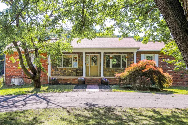 $475,000 | 234 Montgomery Road, Staunton, VA 24401