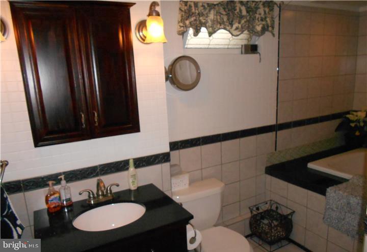 22 Middleton Drive Hamilton, NJ 08620 - Photo 22 of 27 2nd Bathroom