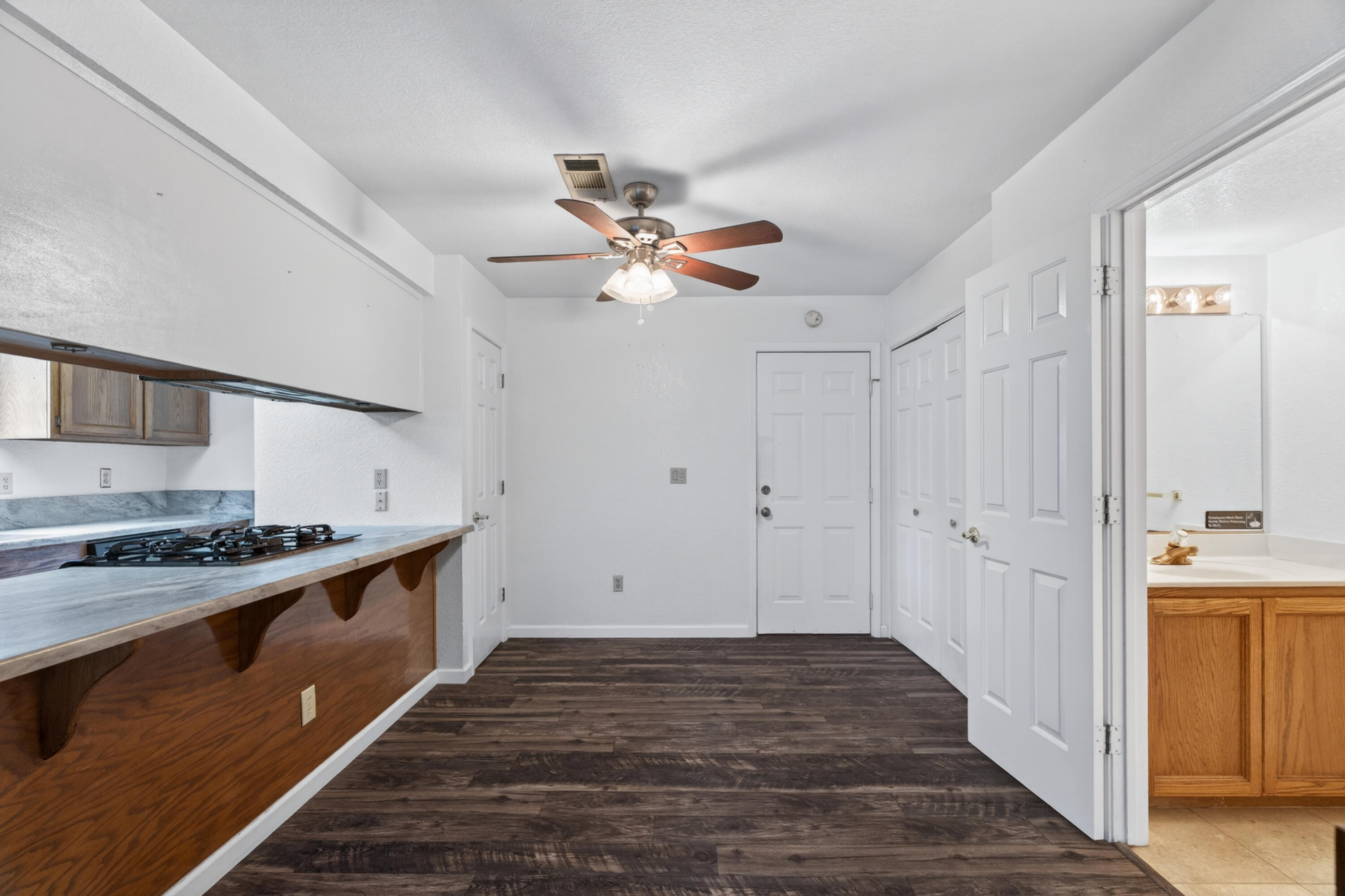 200 Ridgetop Drive, Unit 22 Redding, CA 96003 - Photo 9 of 29 Dining Area