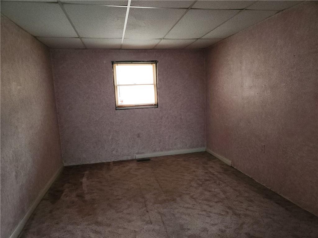 31 Wheatley Road Charleroi, PA 15022 - Photo 21 of 48 an empty room with a window