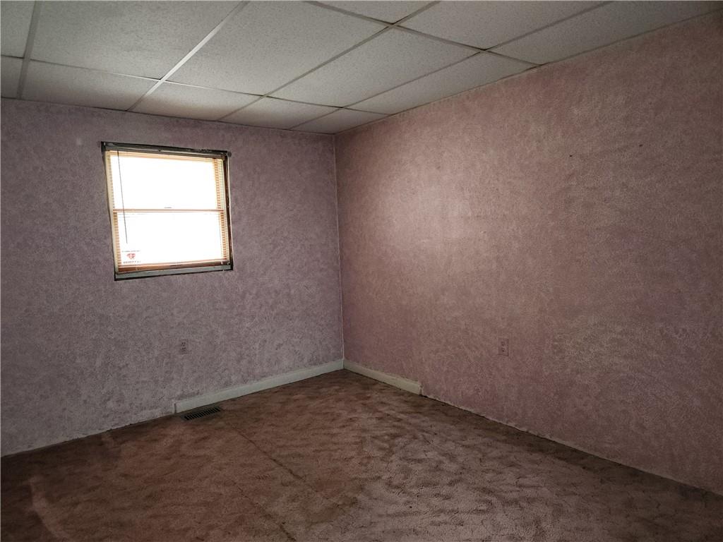 31 Wheatley Road Charleroi, PA 15022 - Photo 22 of 48 an empty room with a window