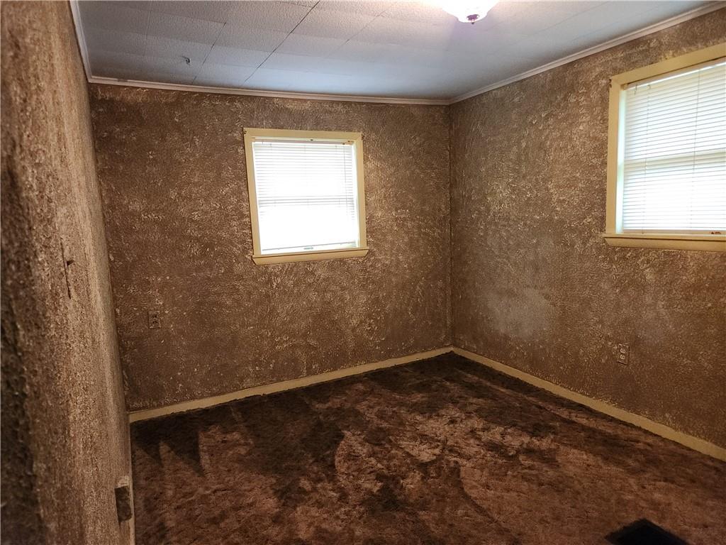 31 Wheatley Road Charleroi, PA 15022 - Photo 24 of 48 an empty room with a window