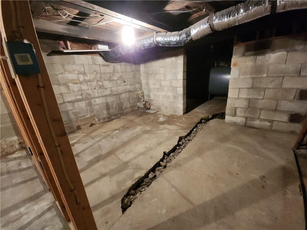 31 Wheatley Road Charleroi, PA 15022 - Photo 40 of 48 a view of an empty room