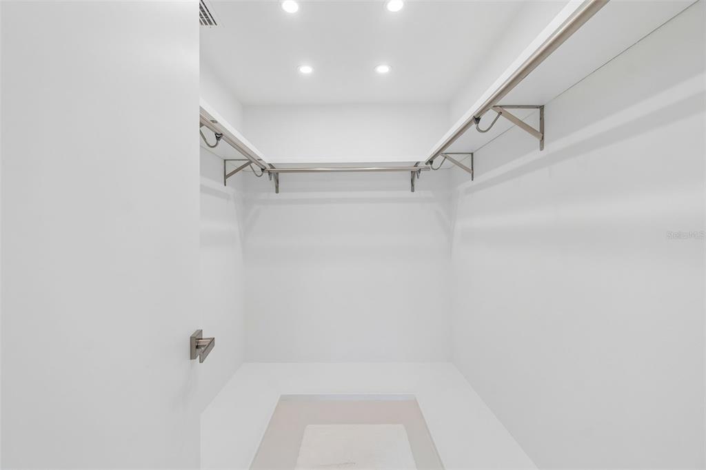 7647 Sanderling Road Sarasota, FL 34242 - Photo 17 of 70
