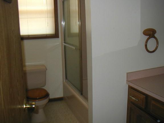 23 Pipher Road Bushkill, PA 18324 - Photo 4 of 5 MAIN BATH