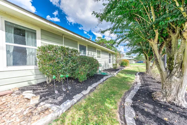 $219,900 | 237 McLemore Drive, Alvin, TX 77511