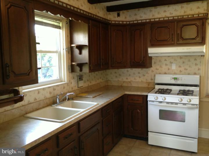 1002 Fern Avenue Reading, PA 19607 - Photo 2 of 19