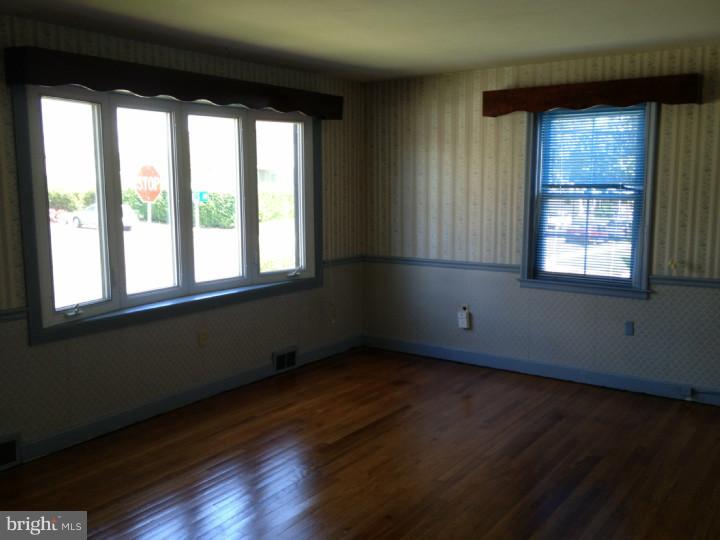 1002 Fern Avenue Reading, PA 19607 - Photo 3 of 19
