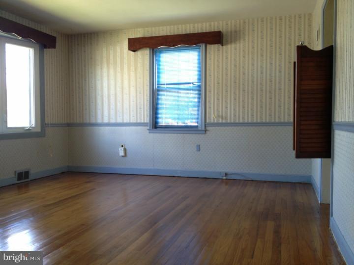1002 Fern Avenue Reading, PA 19607 - Photo 4 of 19
