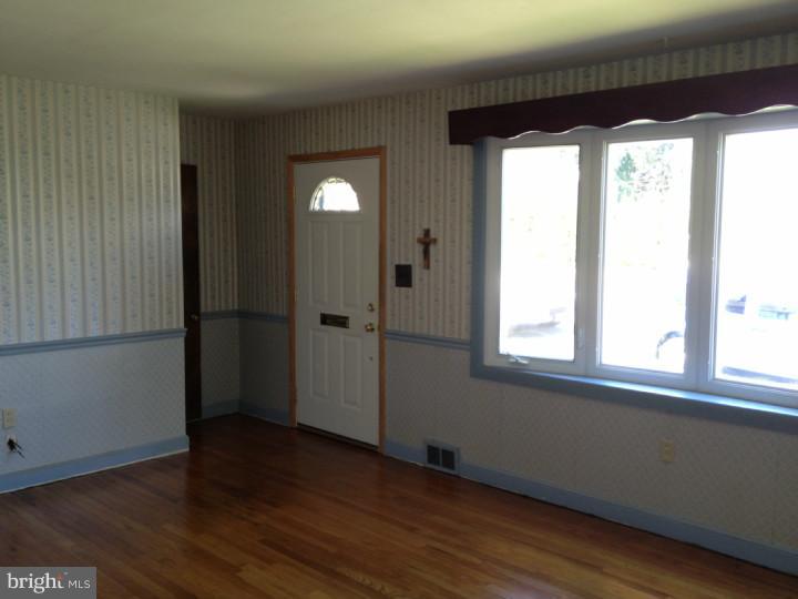 1002 Fern Avenue Reading, PA 19607 - Photo 5 of 19