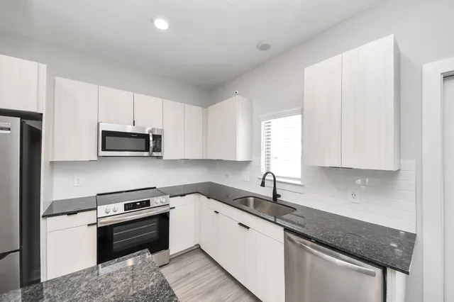 $1,529 | 7711 Longmire Road, Unit 46, Conroe, TX 77304