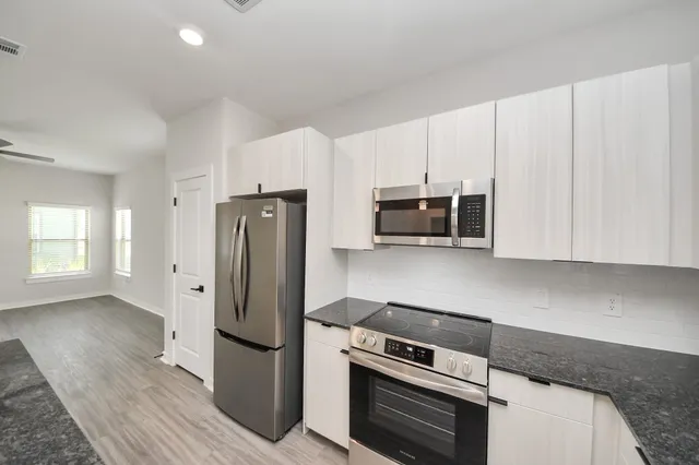 $1,529 | 7711 Longmire Road, Unit 46, Conroe, TX 77304