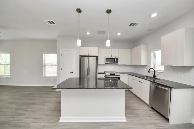 $1,529 | 7711 Longmire Road, Unit 46, Conroe, TX 77304