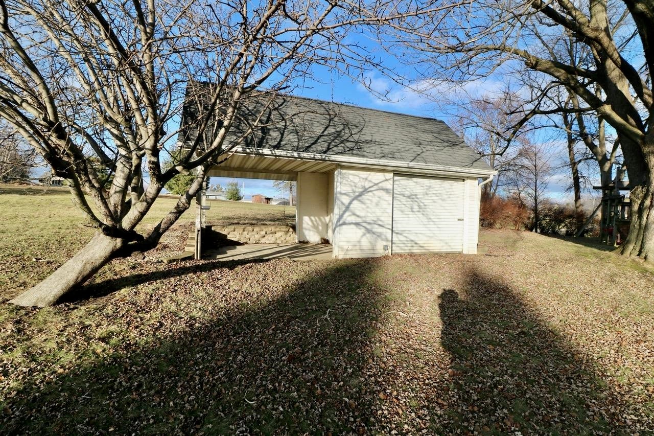 2433 Radford Road Dubuque, IA 52002 - Photo 27 of 28 Gallery Image 27