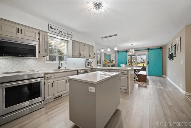 $537,000 | 1318 Fairfield Way, North Aurora, IL 60542