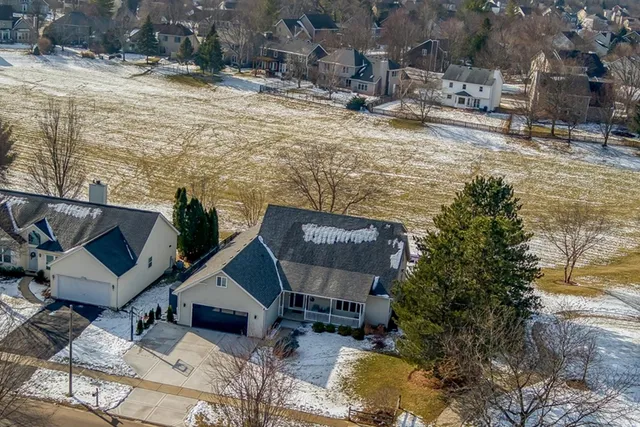 $537,000 | 1318 Fairfield Way, North Aurora, IL 60542