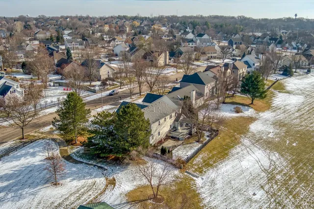 $537,000 | 1318 Fairfield Way, North Aurora, IL 60542