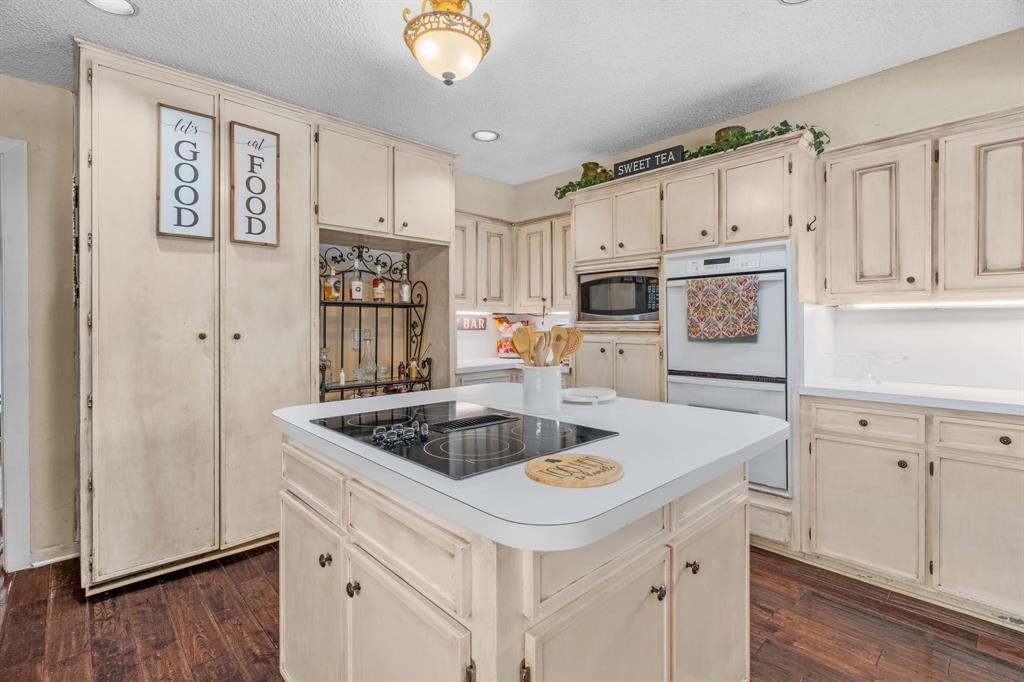 5107 Racquet Club Drive Arlington, TX 76017 - Photo 15 of 40 a kitchen with white cabinets and appliances