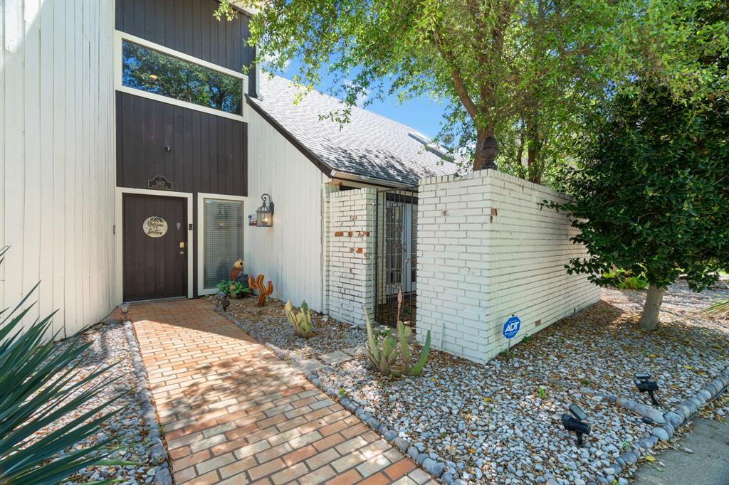 5107 Racquet Club Drive Arlington, TX 76017 - Photo 2 of 40 a backyard of a house