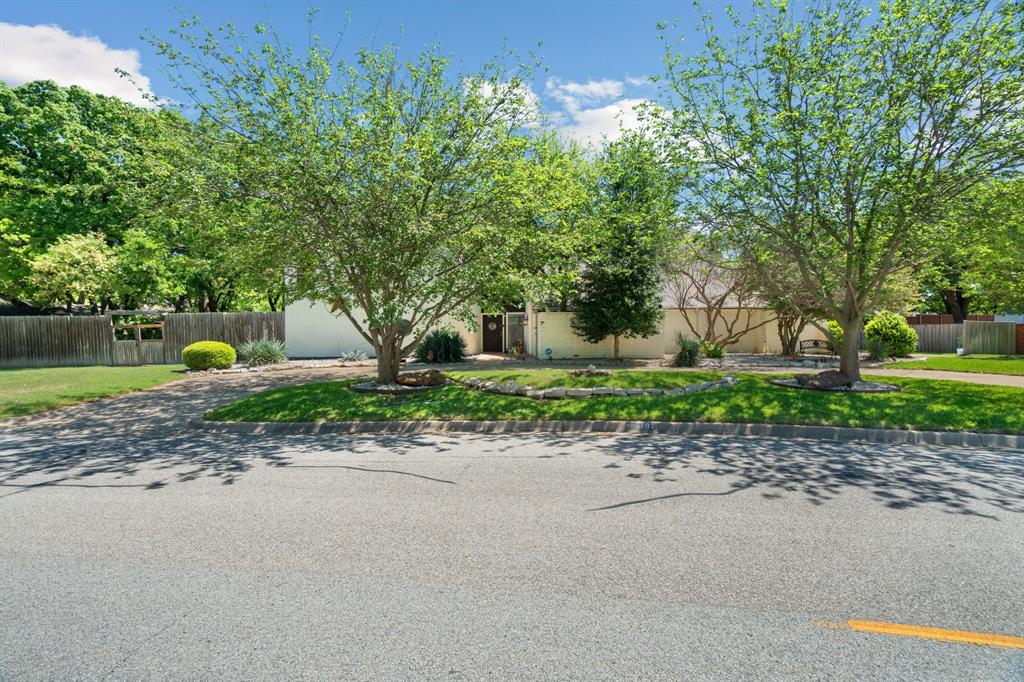 5107 Racquet Club Drive Arlington, TX 76017 - Photo 3 of 40 a view of a outdoor space with a street